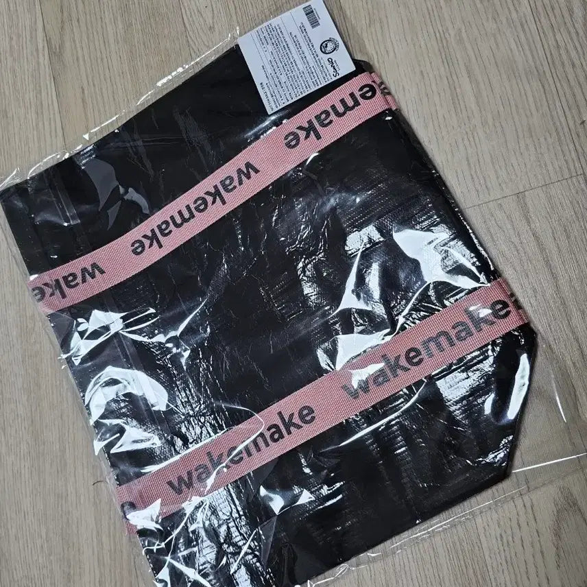 [SOLD OUT] 웨이크메이크 헬로키티 타포린백 미개봉
