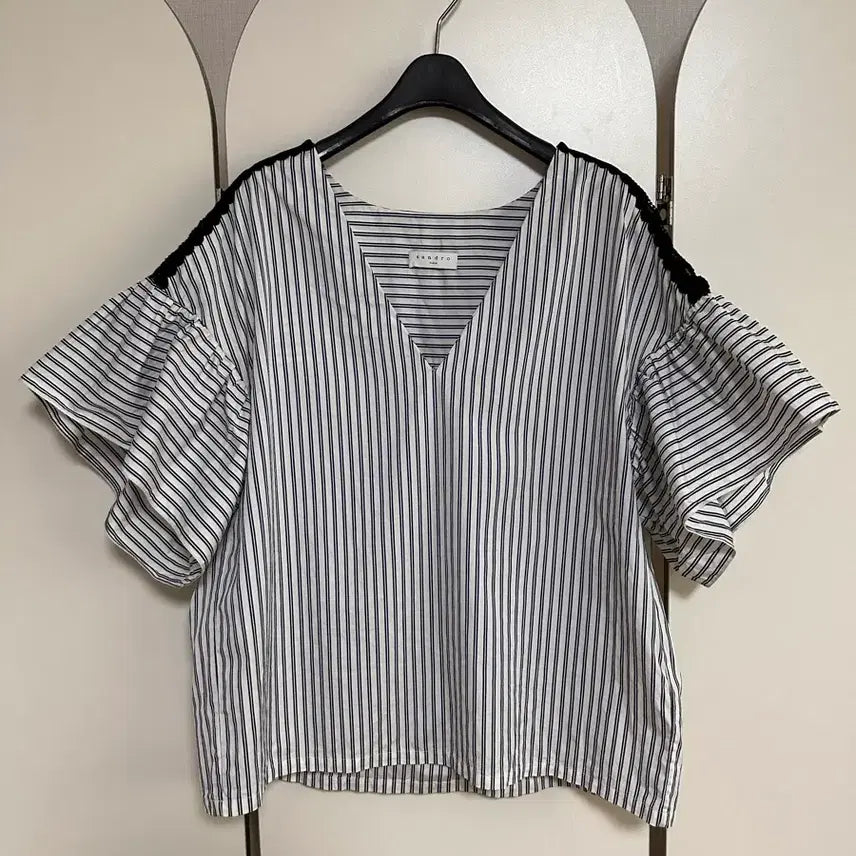 [SOLD OUT] 산드로 스트라이프 퍼프 소매 블라우스 55-66