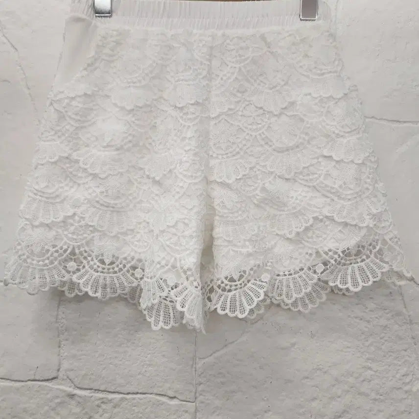 [BUNJANG] Lace Banded Shorts / 펀칭 레이스 밴딩 반바지(새상품)