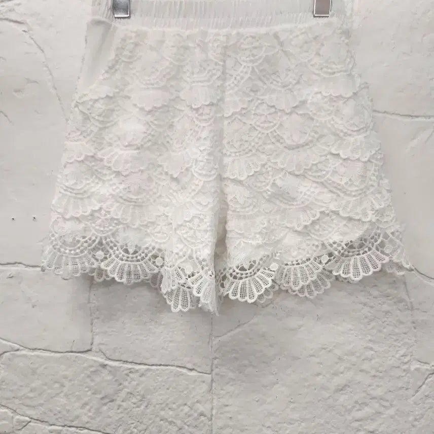 [BUNJANG] Lace Banded Shorts / 펀칭 레이스 밴딩 반바지(새상품)