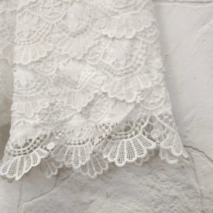 [BUNJANG] Lace Banded Shorts / 펀칭 레이스 밴딩 반바지(새상품)