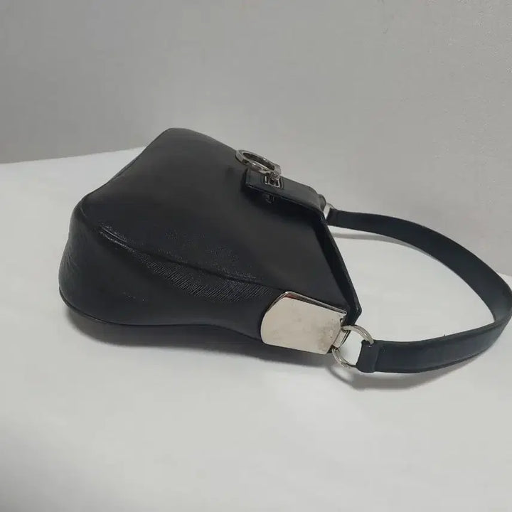 [BUNJANG] Ferragamo Gancini Saffiano Leather Shoulder Bag / [정품] 페라가모 사피아노 간치니 레더 숄더백