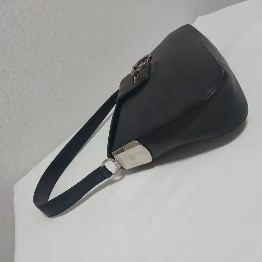[BUNJANG] Ferragamo Gancini Saffiano Leather Shoulder Bag / [정품] 페라가모 사피아노 간치니 레더 숄더백
