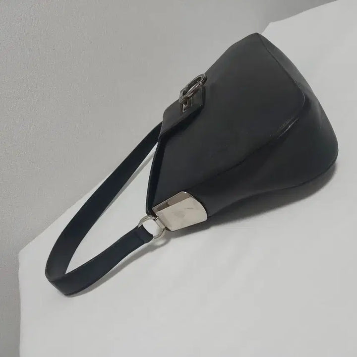 [BUNJANG] Ferragamo Gancini Saffiano Leather Shoulder Bag / [정품] 페라가모 사피아노 간치니 레더 숄더백