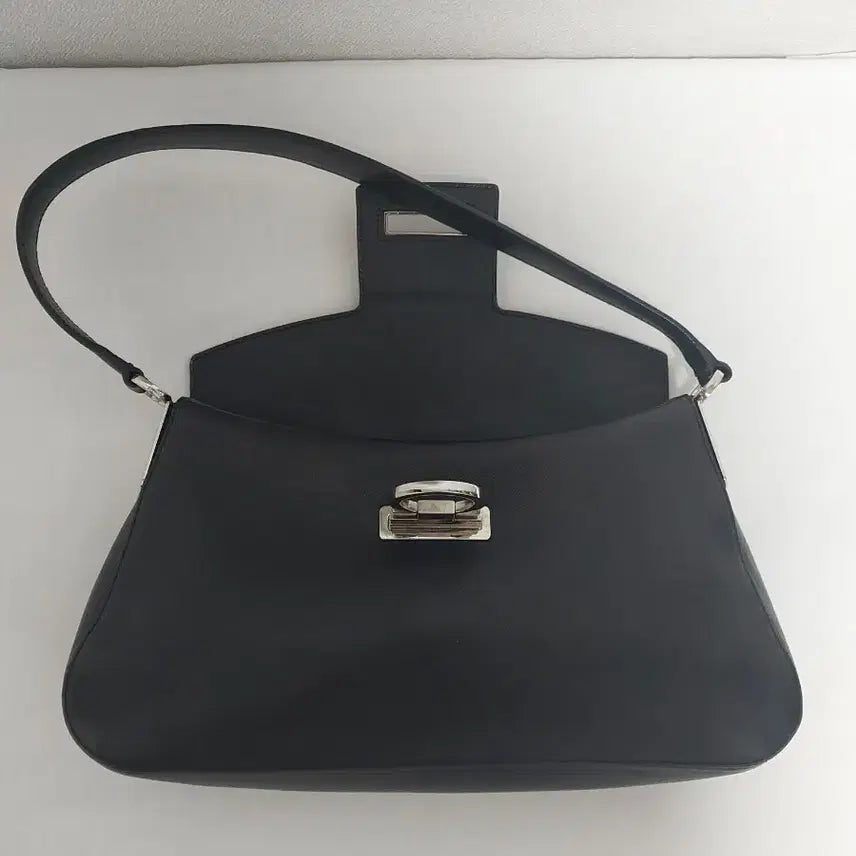 [BUNJANG] Ferragamo Gancini Saffiano Leather Shoulder Bag / [정품] 페라가모 사피아노 간치니 레더 숄더백