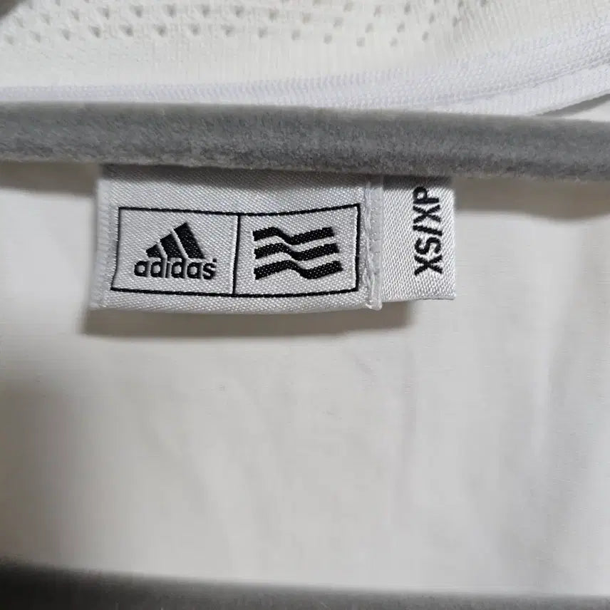 [BUNJANG] Adidas White &amp; Wine Color Block Track Jacket (Model IC137) / [XS/85] 아디다스 화이트-와인 배색 트랙 자켓 (품번 N45697)