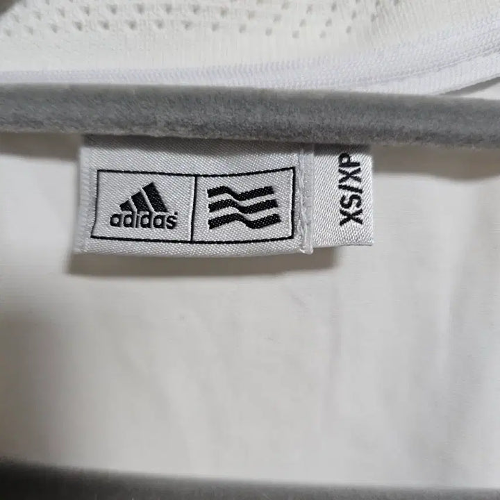 [BUNJANG] Adidas White &amp; Wine Color Block Track Jacket (Model IC137) / [XS/85] 아디다스 화이트-와인 배색 트랙 자켓 (품번 N45697)