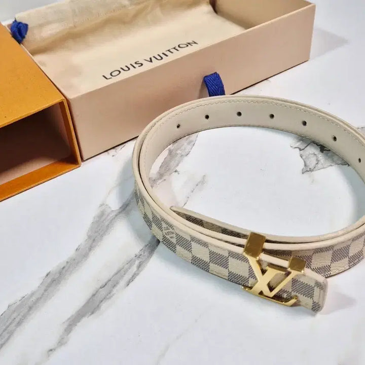 [BUNJANG] Louis Vuitton Damier Azur Gold Buckle Belt / (정품)루이비통 다미에 아주르 LV로고 금장 골드 벨트 허리띠 M9268