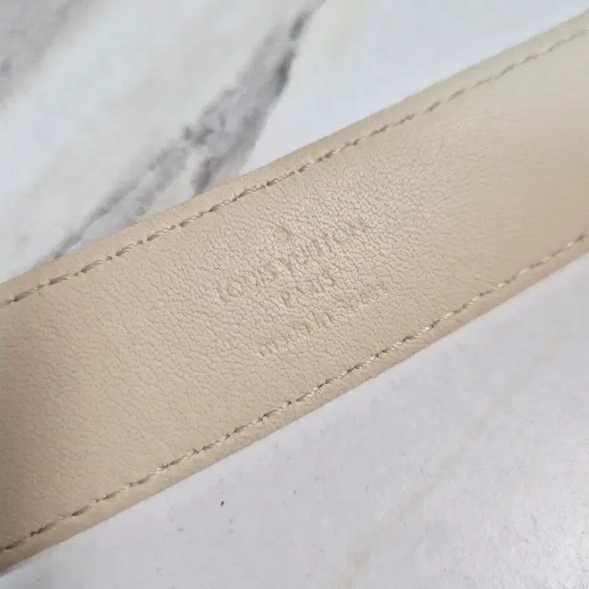 [BUNJANG] Louis Vuitton Damier Azur Gold Buckle Belt / (정품)루이비통 다미에 아주르 LV로고 금장 골드 벨트 허리띠 M9268