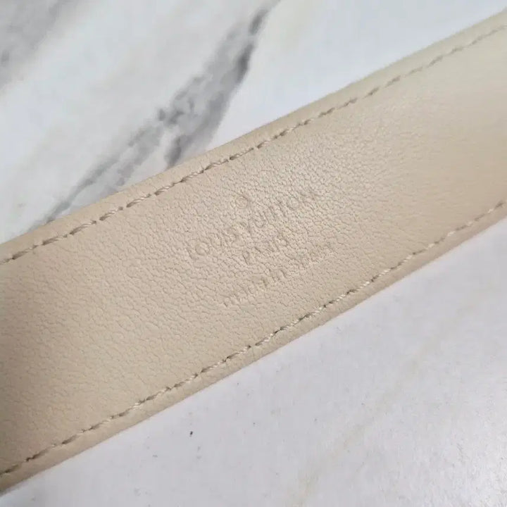 [BUNJANG] Louis Vuitton Damier Azur Gold Buckle Belt / (정품)루이비통 다미에 아주르 LV로고 금장 골드 벨트 허리띠 M9268