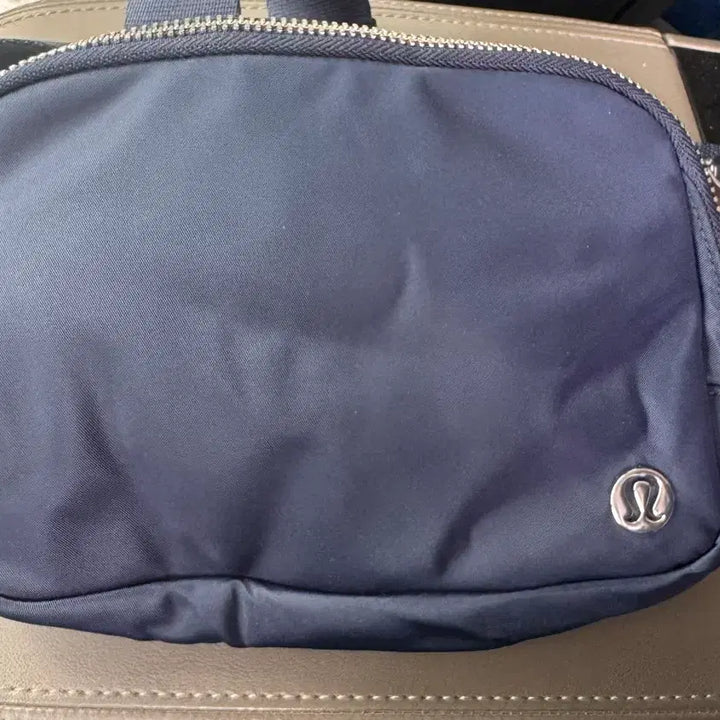 [BUNJANG] Lululemon Everywhere Bag Navy Crossbody / 룰루레몬 에브리웨어백 네이비