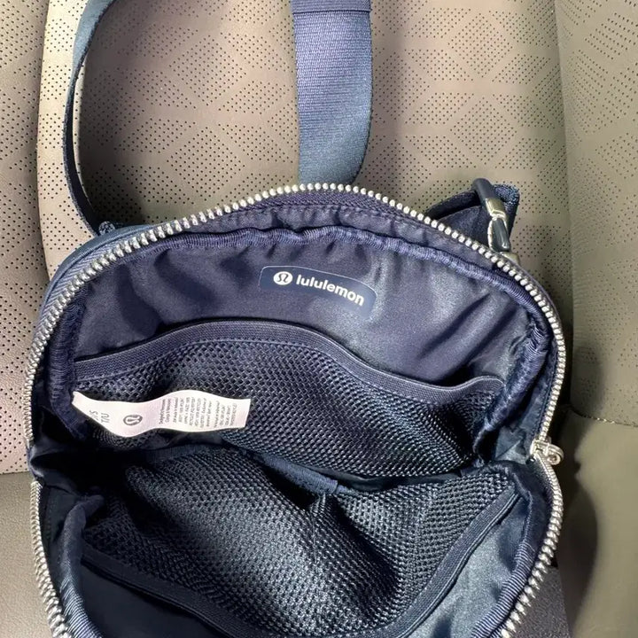 [BUNJANG] Lululemon Everywhere Bag Navy Crossbody / 룰루레몬 에브리웨어백 네이비