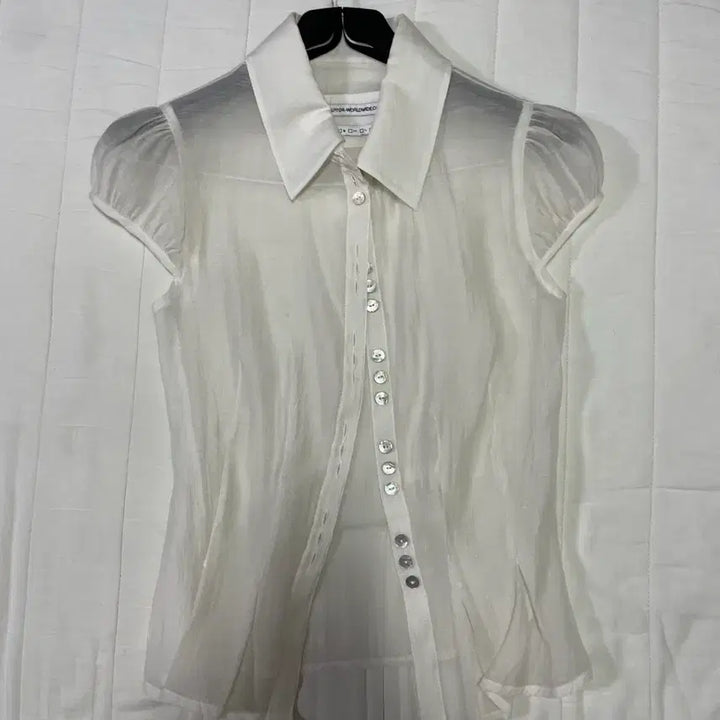[SOLD OUT] 스컬프터 시어 블라우스 xs sheer pleated blouse