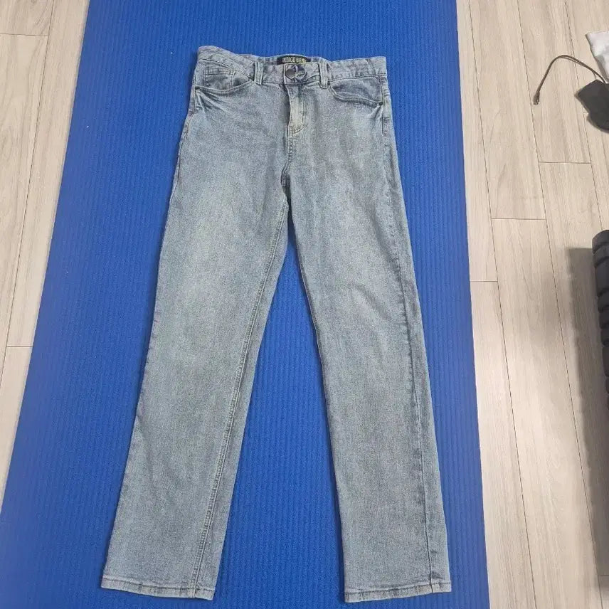 [BUNJANG] Indigo Bank Light Wash Straight Fit Jeans (New) / 연청 청바지 30에서 31인치 (새상품)