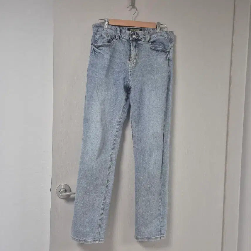 [BUNJANG] Indigo Bank Light Wash Straight Fit Jeans (New) / 연청 청바지 30에서 31인치 (새상품)