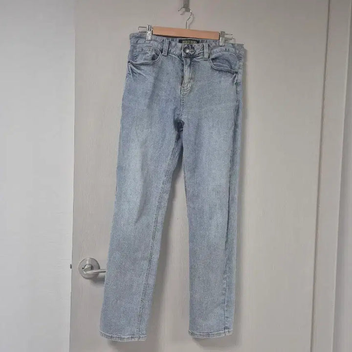 [BUNJANG] Indigo Bank Light Wash Straight Fit Jeans (New) / 연청 청바지 30에서 31인치 (새상품)