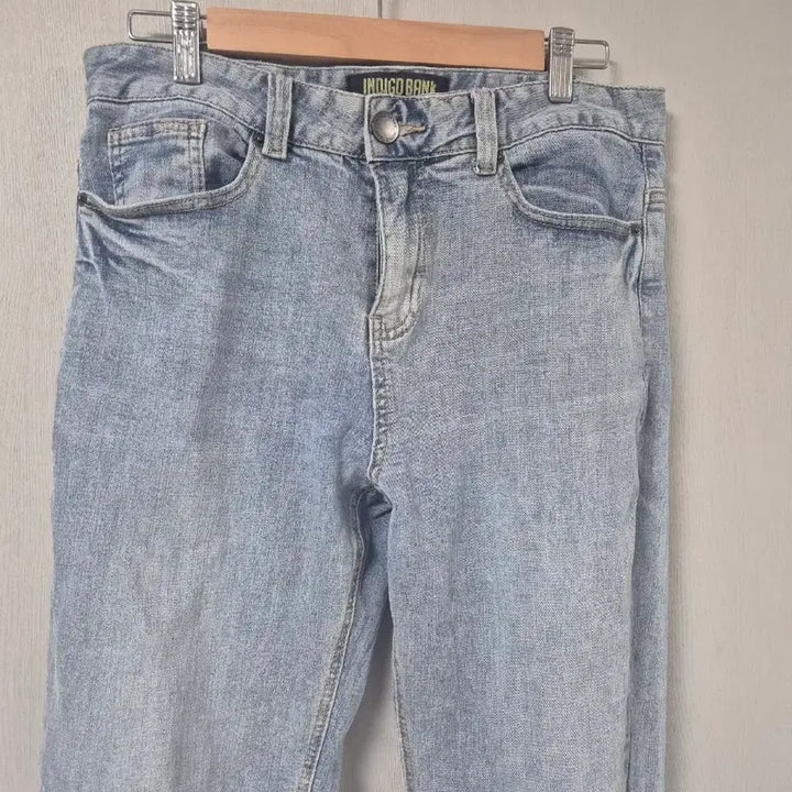 [BUNJANG] Indigo Bank Light Wash Straight Fit Jeans (New) / 연청 청바지 30에서 31인치 (새상품)