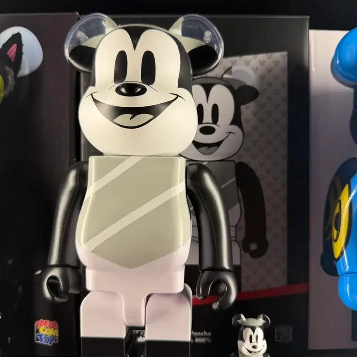 [BUNJANG] Medicom Toy Be@rbrick Mickey Mouse Monotone 400% &amp; 100% Set / 베어브릭 미키마우스 모노톤 400%