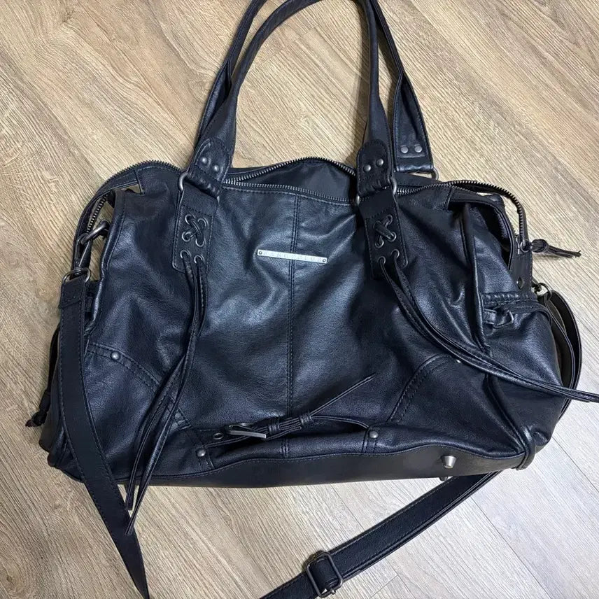 [SOLD OUT] 팬시클럽 벨티드 워싱 레더백 블랙