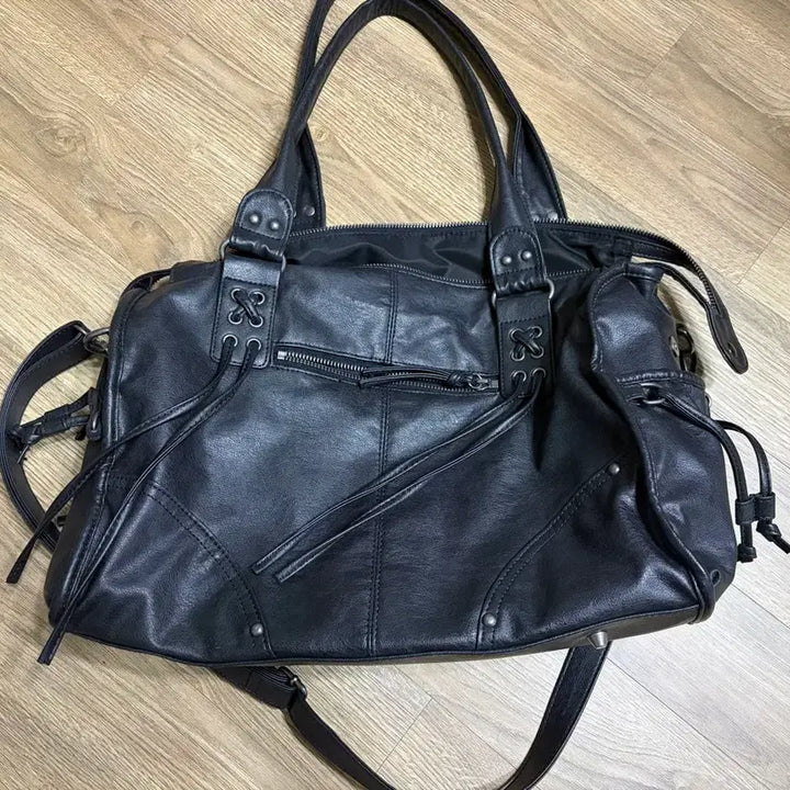[SOLD OUT] 팬시클럽 벨티드 워싱 레더백 블랙