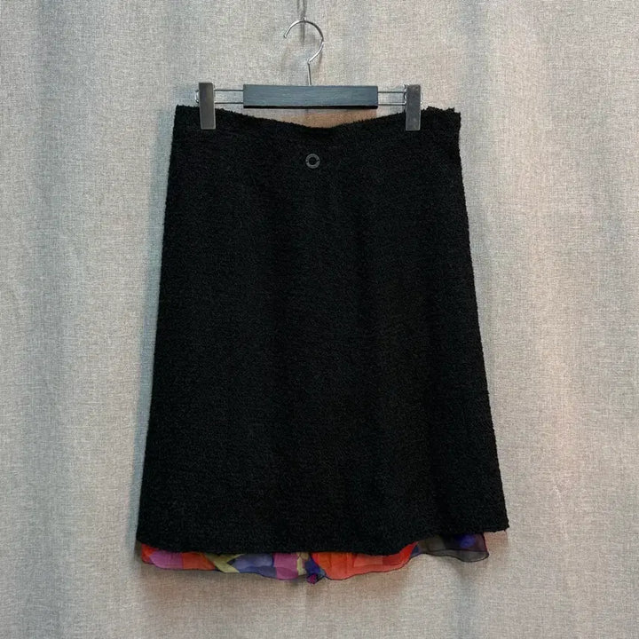 [BUNJANG] Chanel 00T Bouclé Tweed Skirt with Silk Lining / [정품] 샤넬(CHANEL) 00T 실크 라이닝 부클레 트위드 스커트