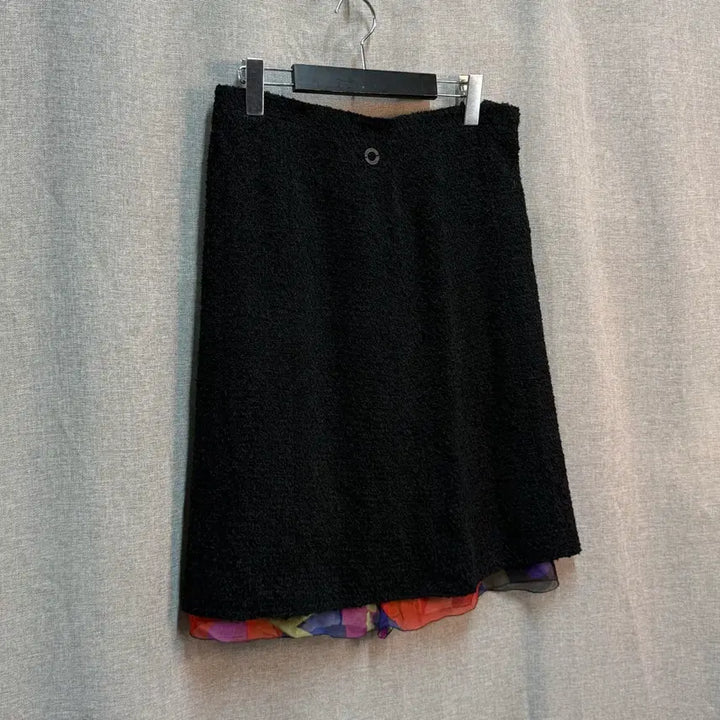 [BUNJANG] Chanel 00T Bouclé Tweed Skirt with Silk Lining / [정품] 샤넬(CHANEL) 00T 실크 라이닝 부클레 트위드 스커트