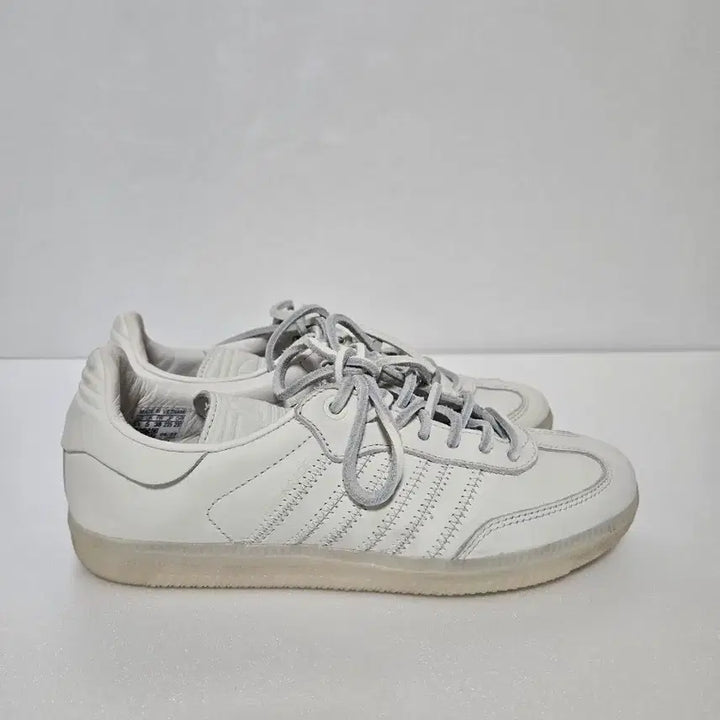 [BUNJANG] Adidas x Pharrell Williams Samba White Sneakers / 아디다스 x 퍼릴 윌리엄스 삼바 화이트 235사이즈