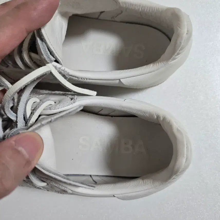[BUNJANG] Adidas x Pharrell Williams Samba White Sneakers / 아디다스 x 퍼릴 윌리엄스 삼바 화이트 235사이즈