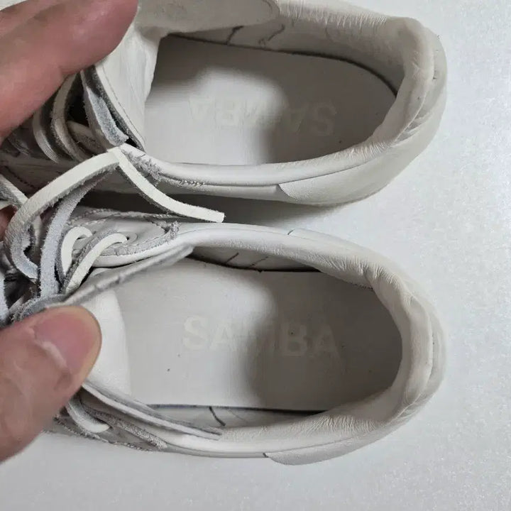 [BUNJANG] Adidas x Pharrell Williams Samba White Sneakers / 아디다스 x 퍼릴 윌리엄스 삼바 화이트 235사이즈