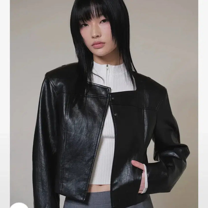 [BUNJANG] RAIVE Black Leather Crop Jacket / 레이브 RAIVE 블랙 레더 크롭 자켓