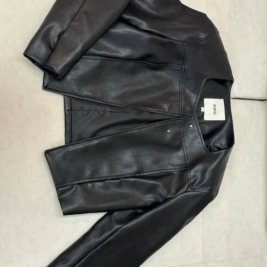 [BUNJANG] RAIVE Black Leather Crop Jacket / 레이브 RAIVE 블랙 레더 크롭 자켓
