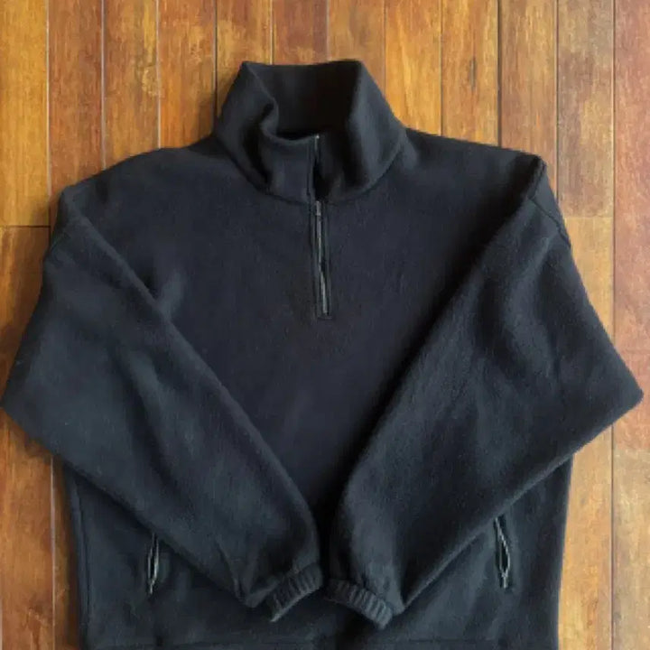 [SOLD OUT] 느린양반 실크플리스 하프집업 블랙
