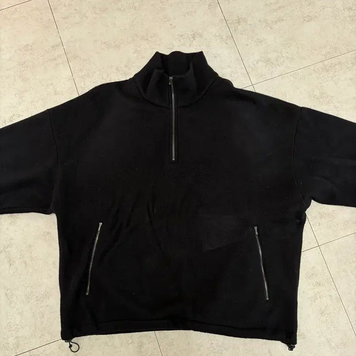 [SOLD OUT] 느린양반 실크플리스 하프집업 블랙