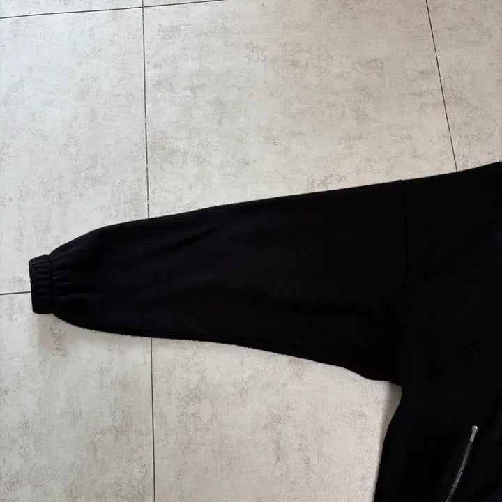 [SOLD OUT] 느린양반 실크플리스 하프집업 블랙