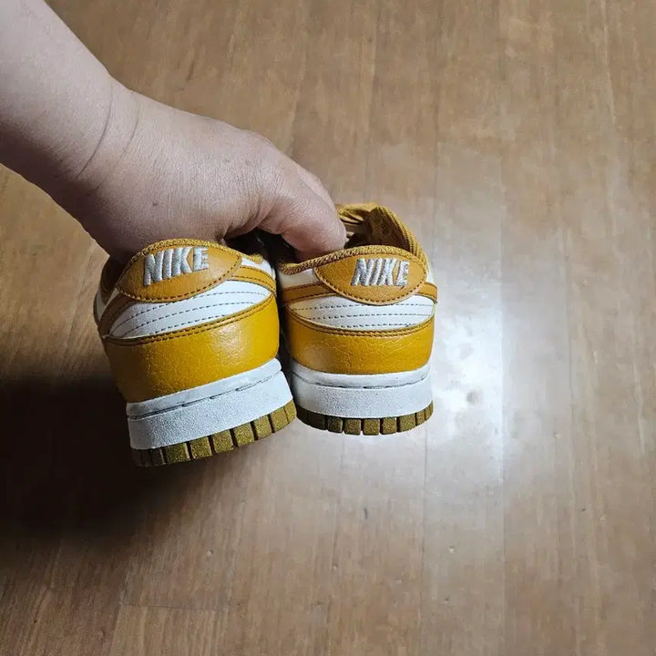 [BUNJANG] Nike Dunk Low Gold/White Sneakers 235 / 나이키 덩크 로우 골드/화이트 운동화 235