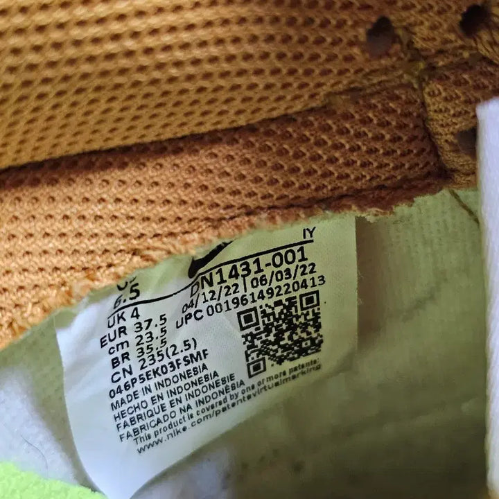 [BUNJANG] Nike Dunk Low Gold/White Sneakers 235 / 나이키 덩크 로우 골드/화이트 운동화 235