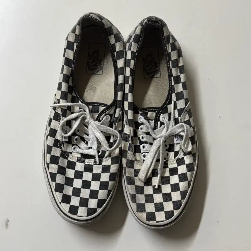 [BUNJANG] Vans Checkerboard Sneakers Black/White Size 285 / 반스 체커보드 스니커즈 블랙/화이트 285