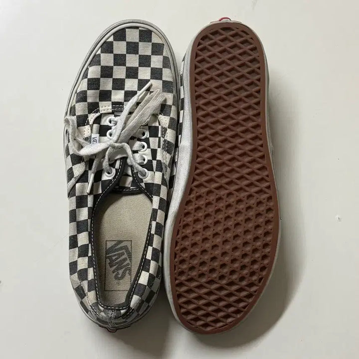 [BUNJANG] Vans Checkerboard Sneakers Black/White Size 285 / 반스 체커보드 스니커즈 블랙/화이트 285