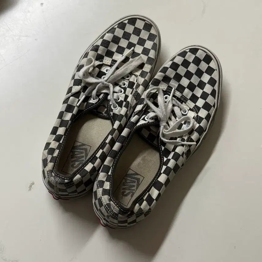 [BUNJANG] Vans Checkerboard Sneakers Black/White Size 285 / 반스 체커보드 스니커즈 블랙/화이트 285