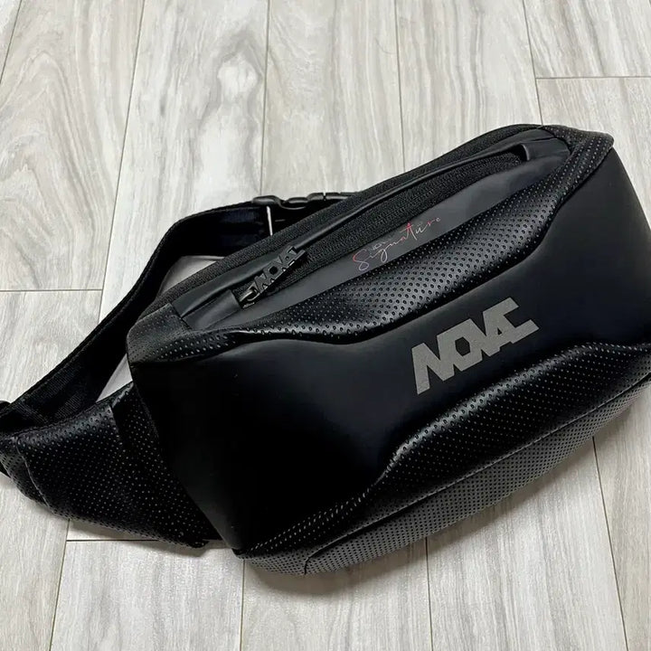[BUNJANG] NOVAC Signature Black Sling Bag / NOVAC 시그니처 블랙 슬링백