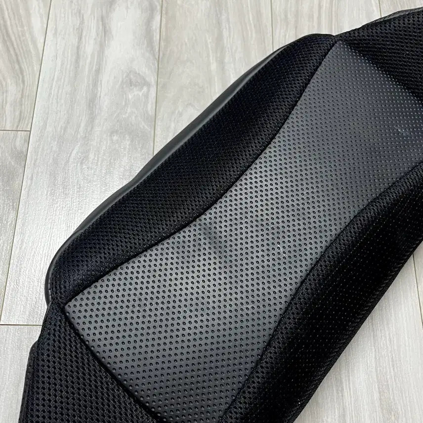 [BUNJANG] NOVAC Signature Black Sling Bag / NOVAC 시그니처 블랙 슬링백