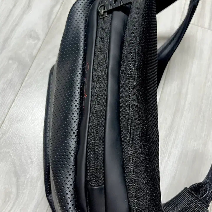 [BUNJANG] NOVAC Signature Black Sling Bag / NOVAC 시그니처 블랙 슬링백