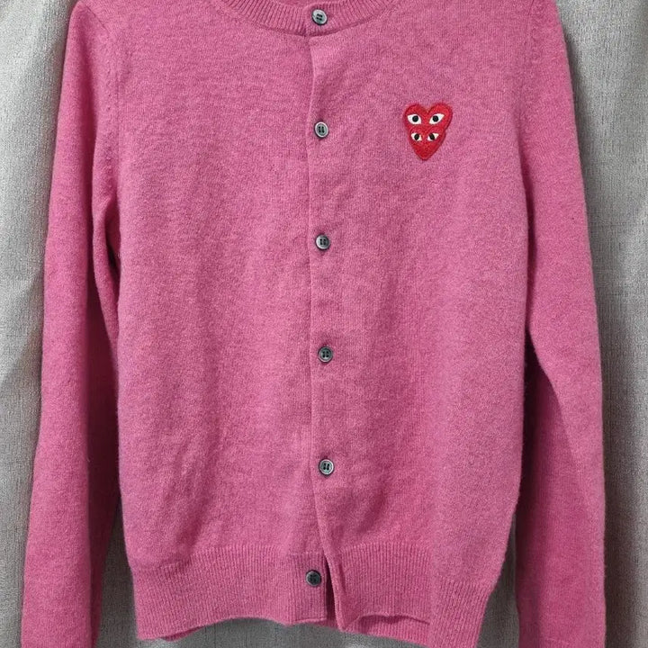 [BUNJANG] Comme des Garçons Heart Logo Pink Cardigan (L) / 꼼데가르송 하트 로고 핑크 가디건