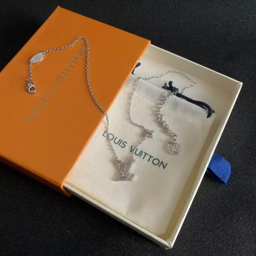 [BUNJANG] Louis Vuitton LV Pendant Necklace Silver / 루이비통 LV 팬던트 목걸이 실버