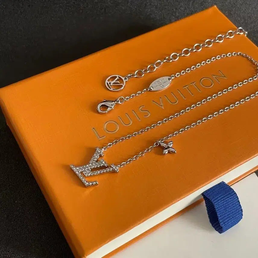 [BUNJANG] Louis Vuitton LV Pendant Necklace Silver / 루이비통 LV 팬던트 목걸이 실버