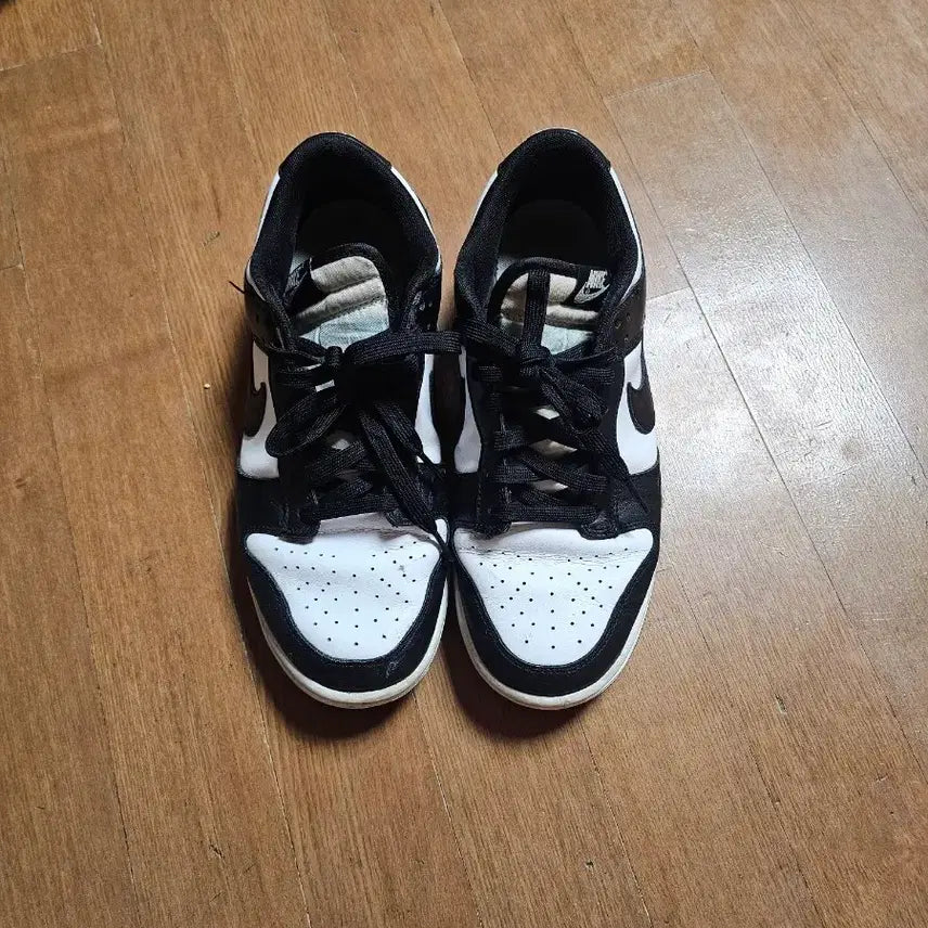 [BUNJANG] Nike Dunk Low Panda 275 Sneakers / 나이키 덩크 로우 범고래 275