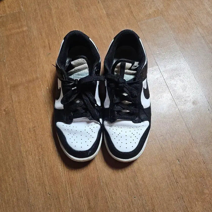 [BUNJANG] Nike Dunk Low Panda 275 Sneakers / 나이키 덩크 로우 범고래 275