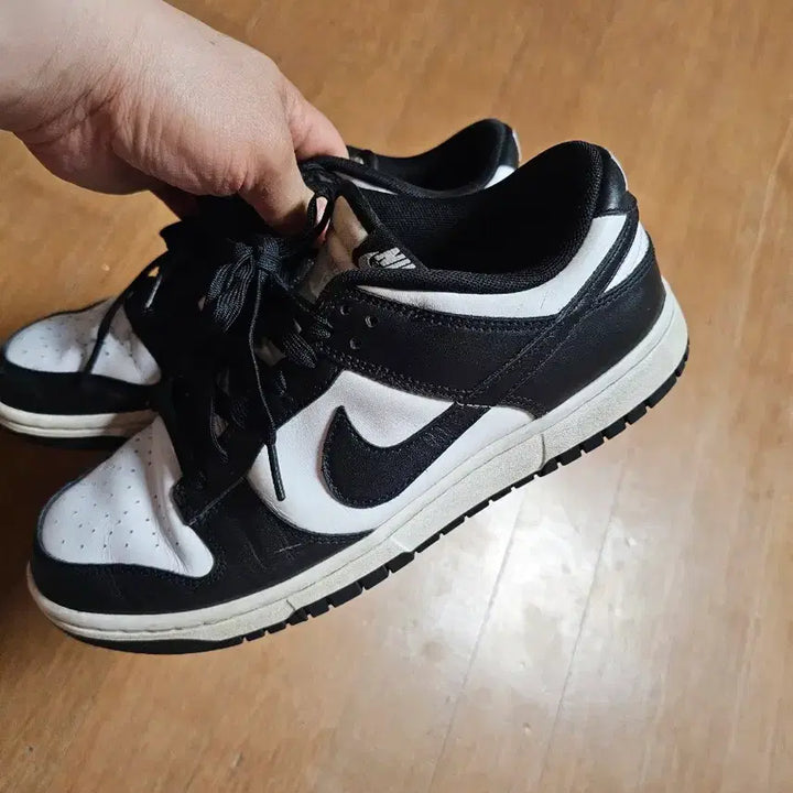 [BUNJANG] Nike Dunk Low Panda 275 Sneakers / 나이키 덩크 로우 범고래 275