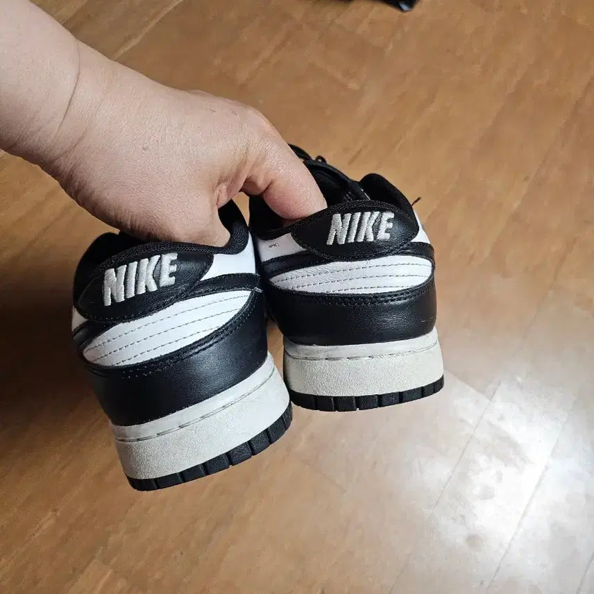 [BUNJANG] Nike Dunk Low Panda 275 Sneakers / 나이키 덩크 로우 범고래 275