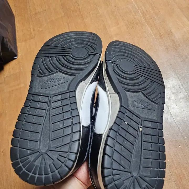 [BUNJANG] Nike Dunk Low Panda 275 Sneakers / 나이키 덩크 로우 범고래 275